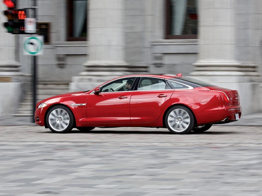  Jaguar XJ AWD 2012 года  (US) (фото 5 из 16)